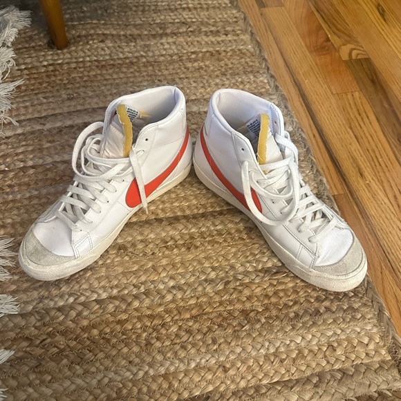 Nike Sz 9/10.5 Blazers Mid '77 White Habanero Red Sail Sneakers CZ1055 101 - Picture 10 of 10